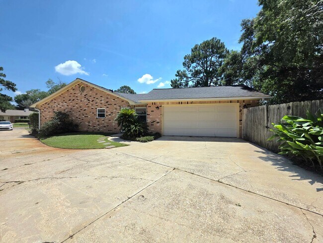 Building Photo - Spacious 3-Bedroom Ranch-Style Home