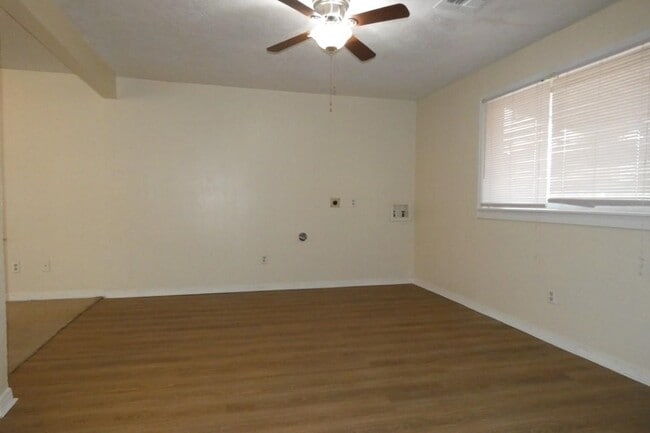 Building Photo - 2211 NW Crosby Ave