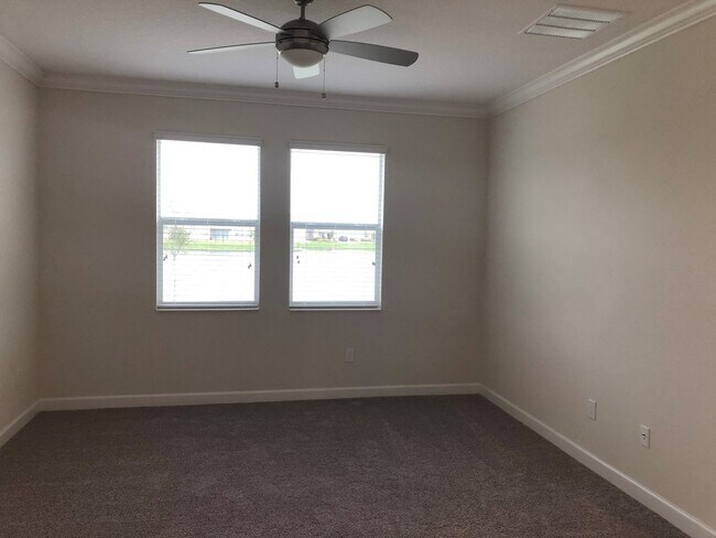 Building Photo - Lakefront Single Story 3/2 Home  FREE washer dryer, Internet, Cable and Phone