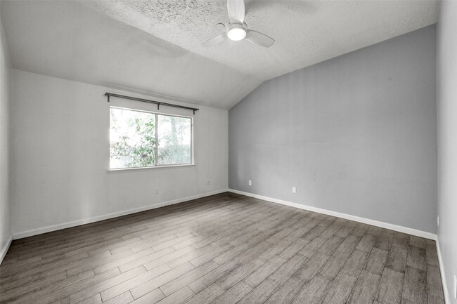 Building Photo - 9 Birchcane Dr