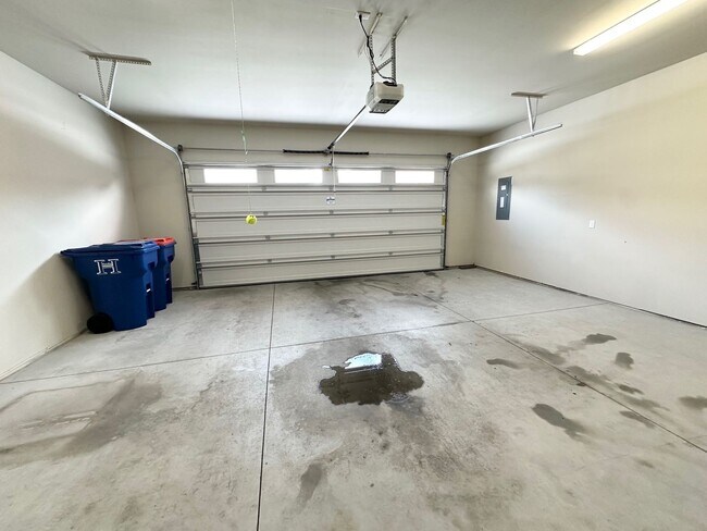 Building Photo - Rarely available in the most preferred River District! Available July 2026