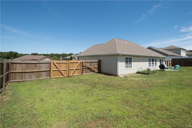 Building Photo - Home in Pioneer Ridge – Pet Friendly & Min...