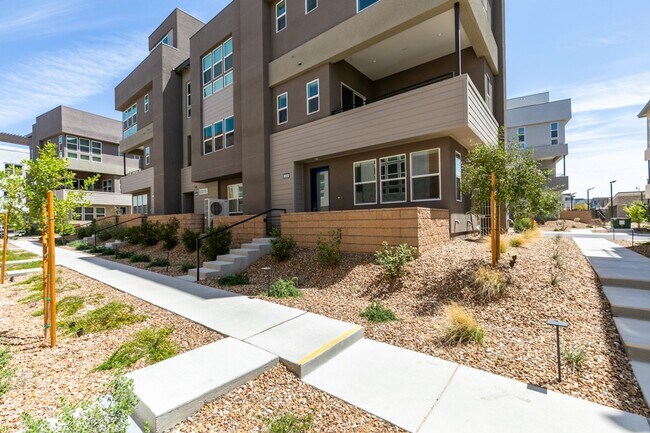 Building Photo - Stunning 4-Level Townhome in Inspirada | R...