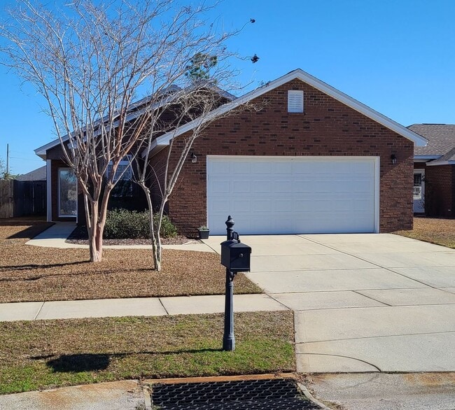 Primary Photo - 810 E 24th St