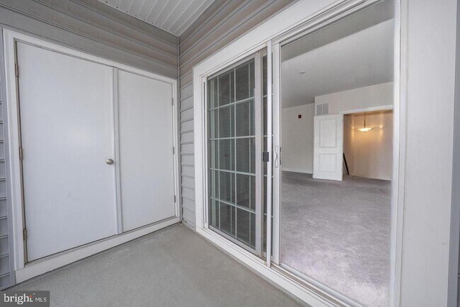 Building Photo - 220 Charles Ellis Dr