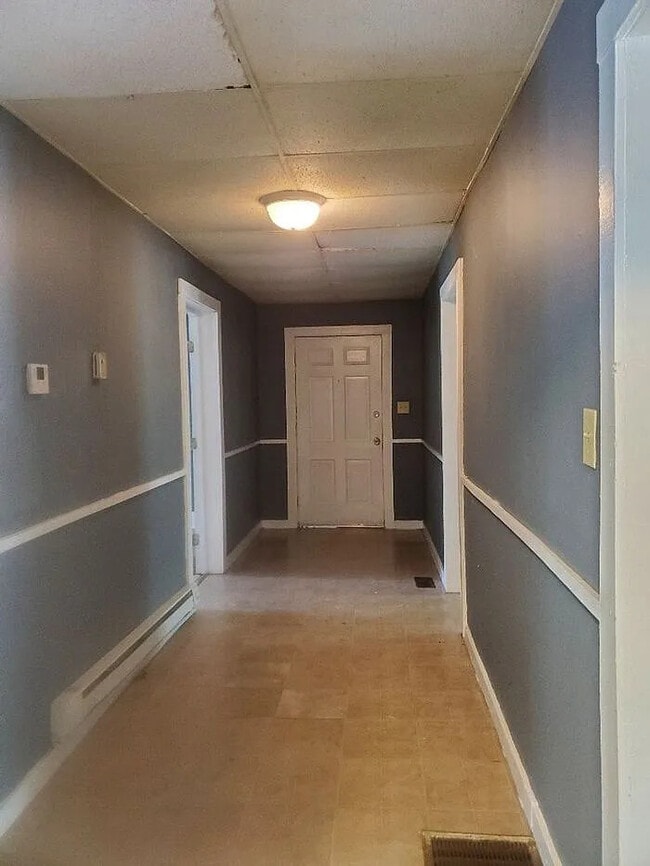 Building Photo - 2 Bedroom 1 Bathroom