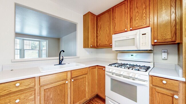 Building Photo - 1211 Hidden Creek Pl