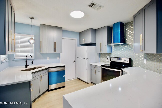 Building Photo - 3542 Sheldrake Dr