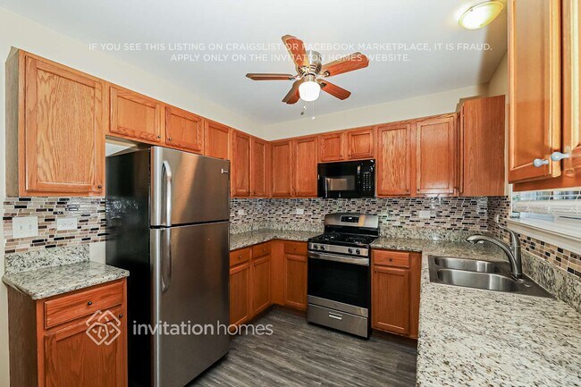 Building Photo - 6801 Desert Dr