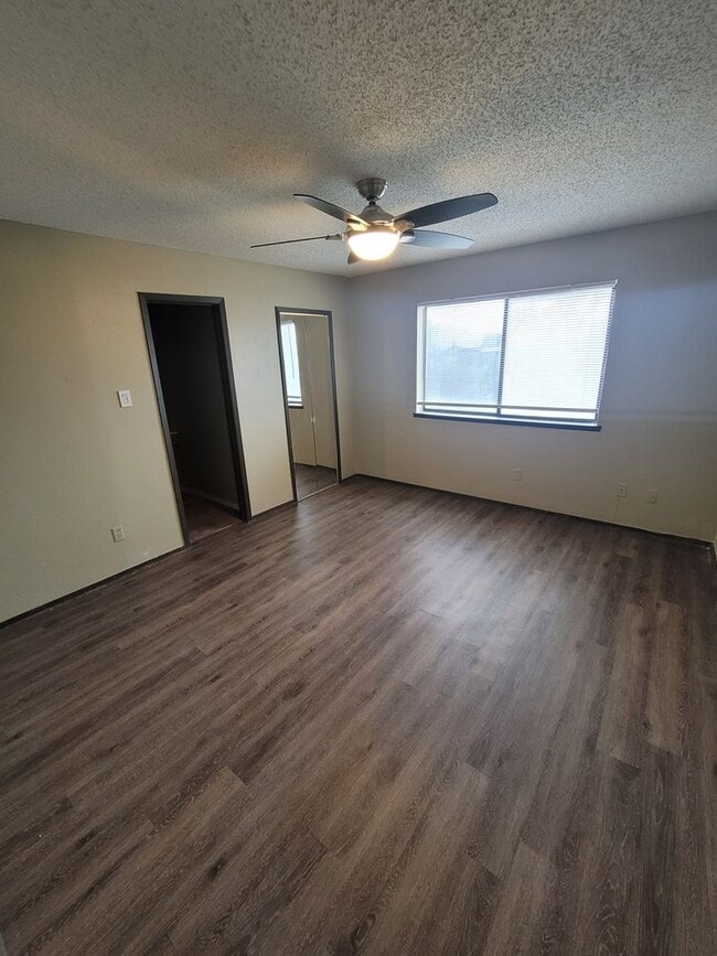 Building Photo - 2320 Montclair Cir