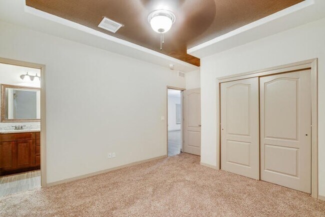 Building Photo - East El Paso 3bed/2bath Refrig A/C in Gated Community with Pool Access!