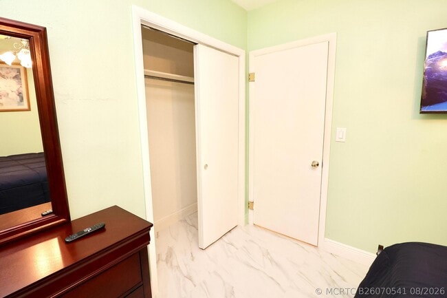 Building Photo - 842 NE 154th St