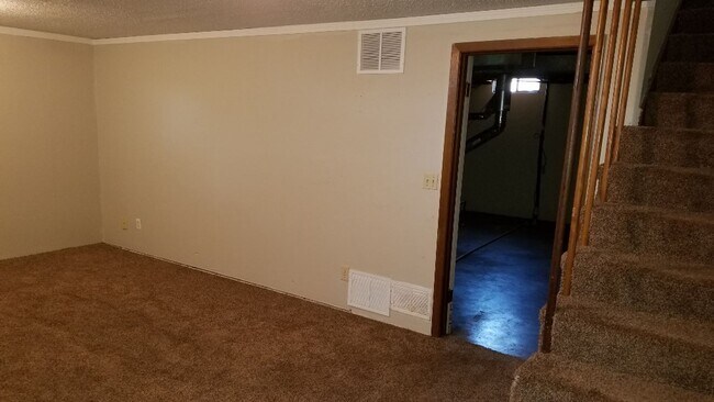 Building Photo - 8510 W Maple St