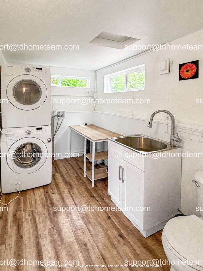 Building Photo - "Charming 2-Bed Gem in Renton with Granite Elegance – 620 sqft of Cozy Living!"