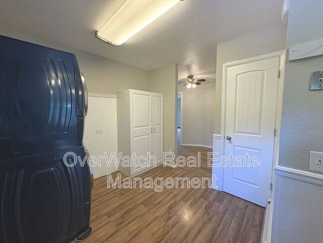 Building Photo - 6121 De Armoun Rd
