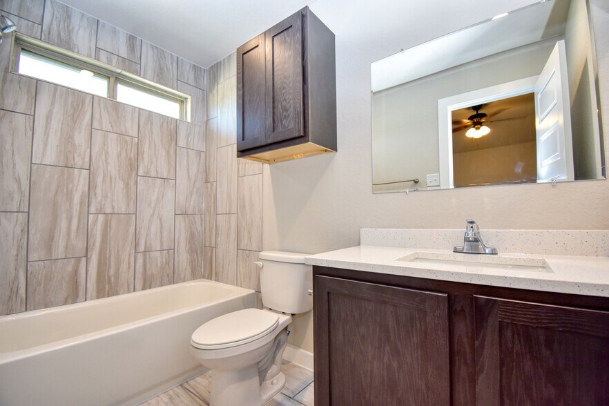 Building Photo - 8322 Via Verona