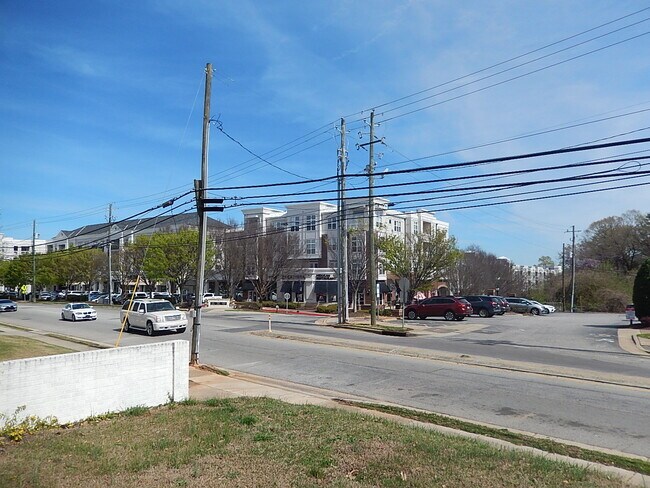 Building Photo - 1015 Oberlin Rd