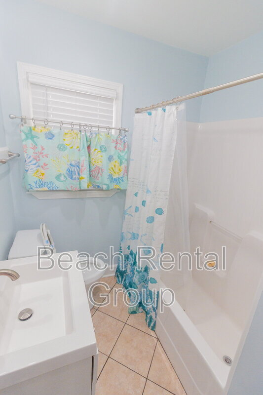Building Photo - 4718 Seaview St