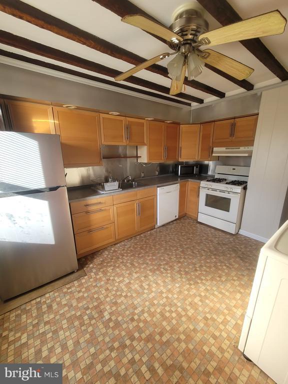 Building Photo - 308 Ash St