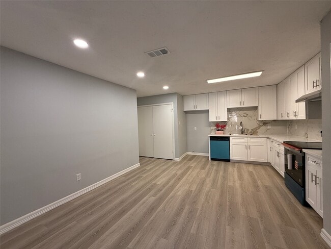 Building Photo - 8322 Sandy Glen Ln