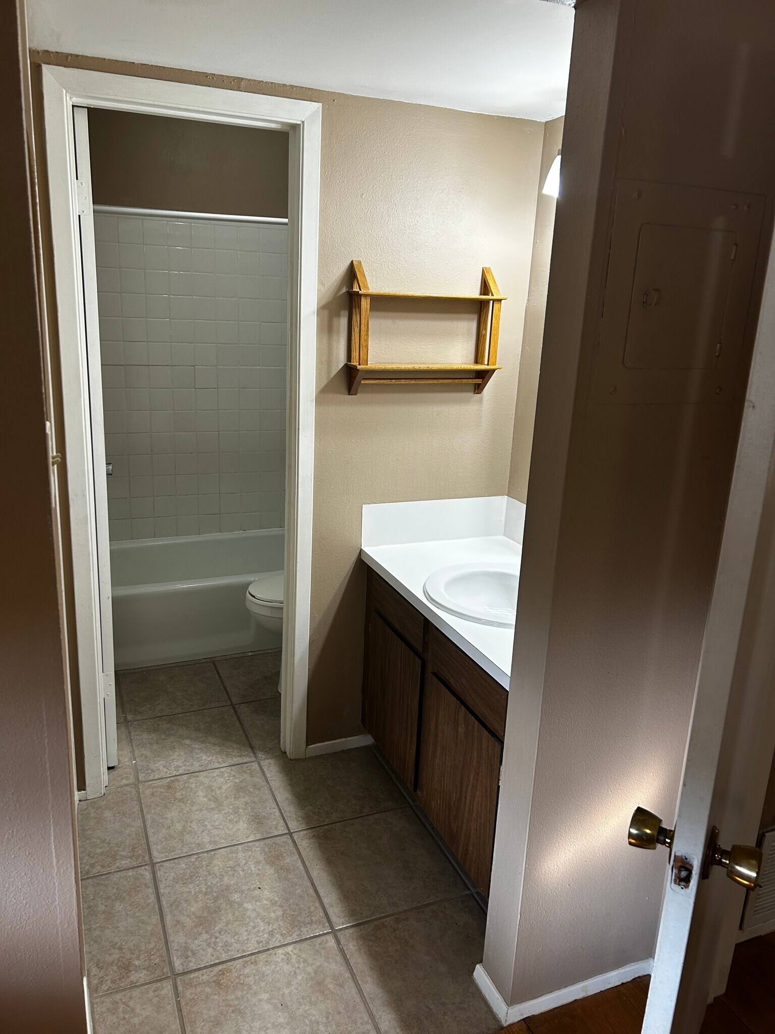 Building Photo - 202 E 45th St