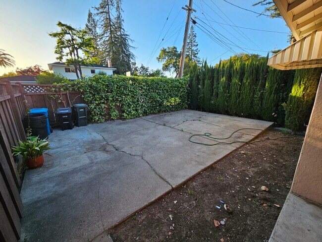 Building Photo - 3107 Alameda de las Pulgas