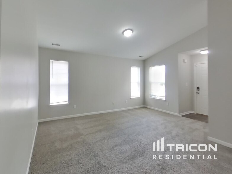 Building Photo - 6001 Liverpool Ln