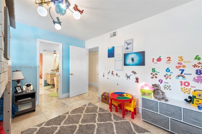 Building Photo - 5901 SW 56th Terrace