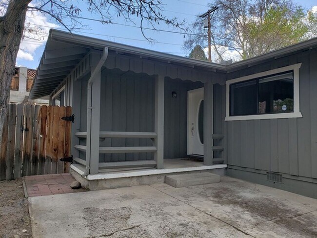 Building Photo - Three Bedroom Home in Midtown District