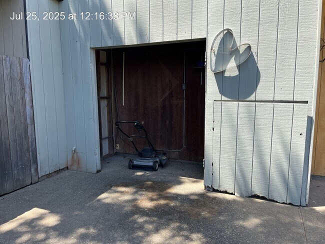 Building Photo - Old Elk Grove 1/2-Plex