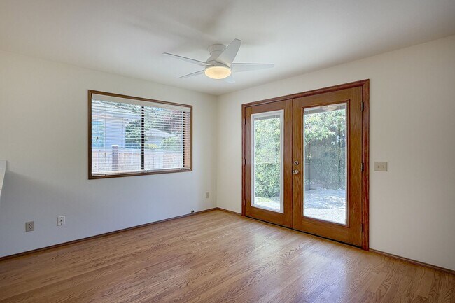 Building Photo - 3bd/2ba Bellevue Home
