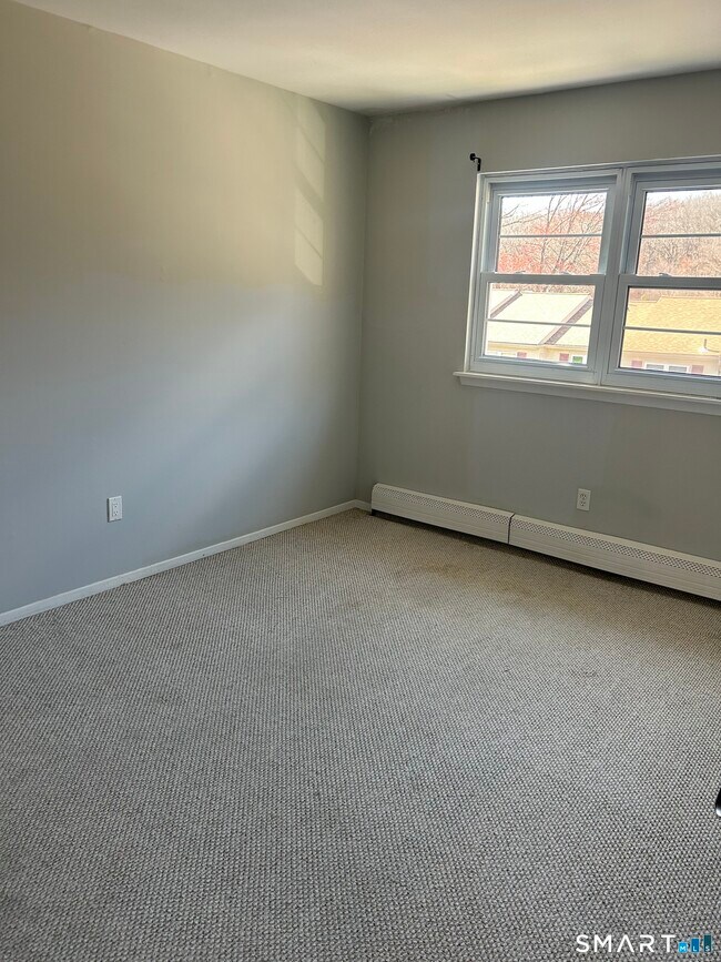 Building Photo - 69 Graham Ridge Rd