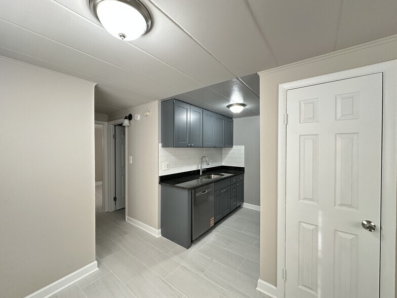 Building Photo - 9620 Ivanhoe Ave