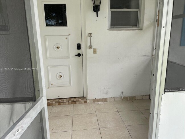 Building Photo - 1140 NW 85th Ave