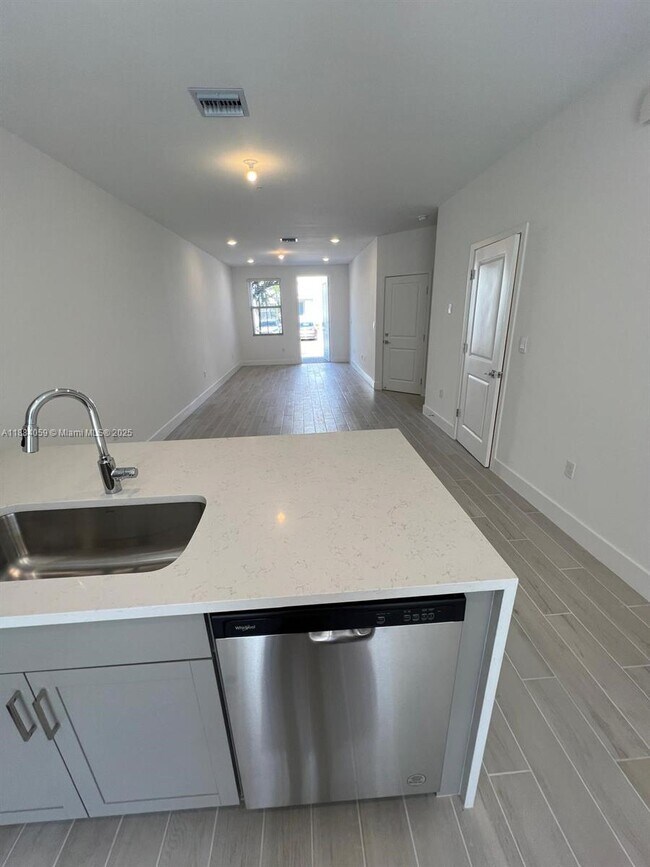Building Photo - 109 SW 170th Ave