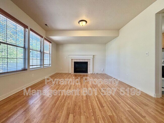 Building Photo - 717 E Hundley Hvn Cir