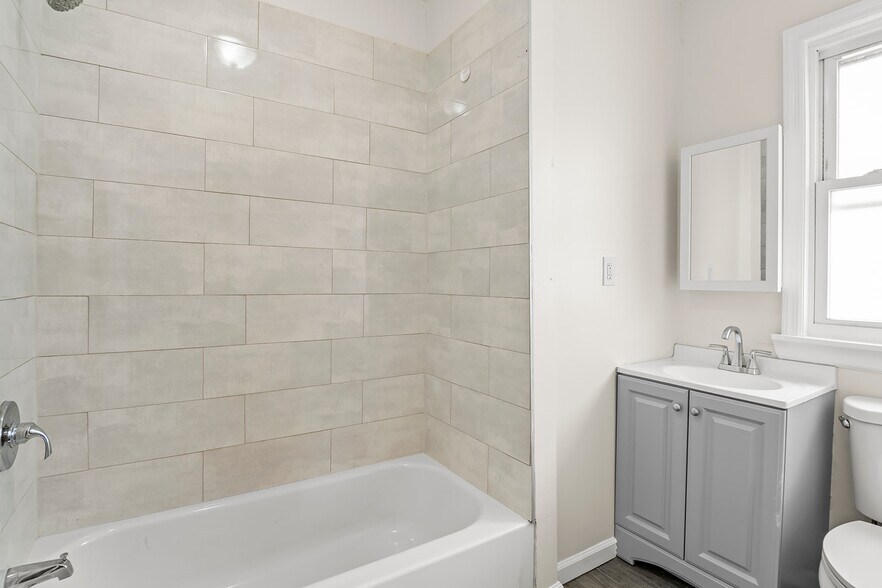 Building Photo - 295 Goldsmith Ave