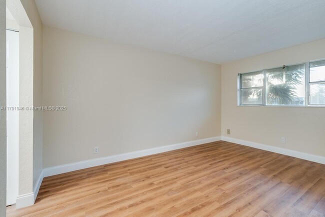 Building Photo - 250 Layne Blvd