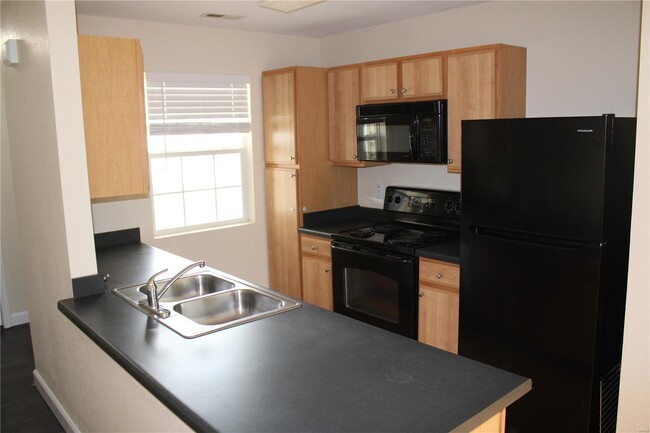 Building Photo - 815 Woodside Creek Dr