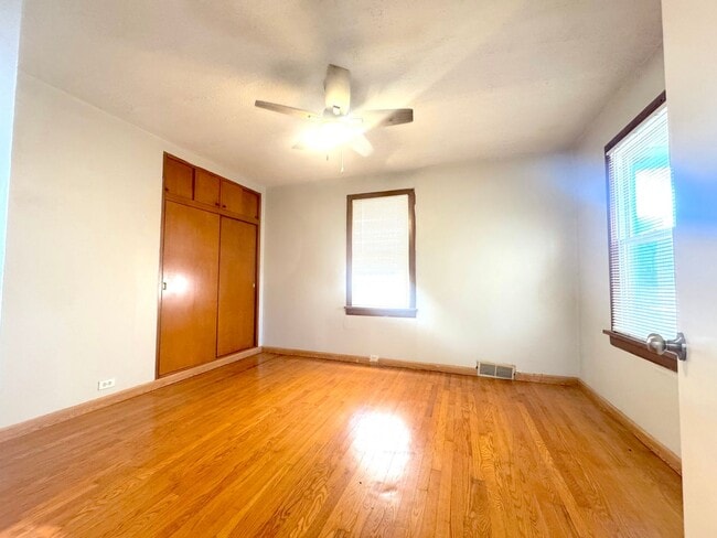Building Photo - Recently Renovated 3-Bedroom Home in South City!