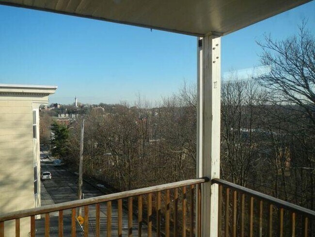Building Photo - Top-Floor 4BR w/ Balcony | Mission Hill | Student OK | 9/1