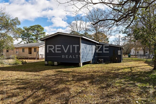 Building Photo - Newly Remodeled 3 Bd / 1 Ba in Moss Point
