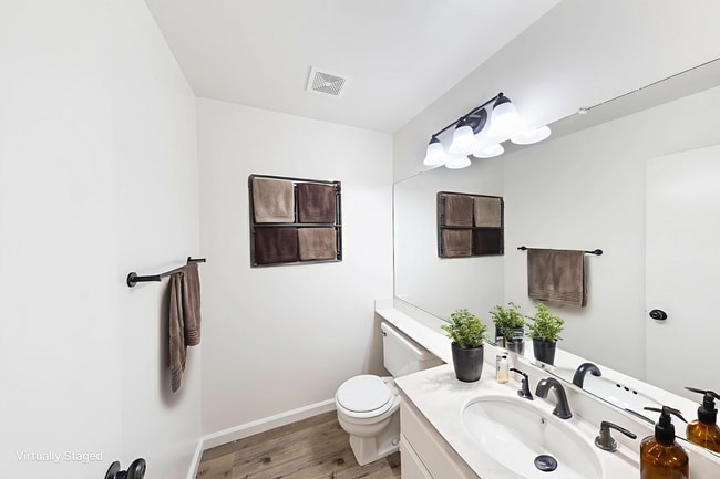 Building Photo - 3 Bedroom home located in the sought-after...