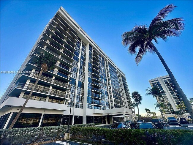 Building Photo - 2049 S Ocean Dr