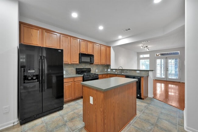 Building Photo - 115 E Greenhill Terrace Pl