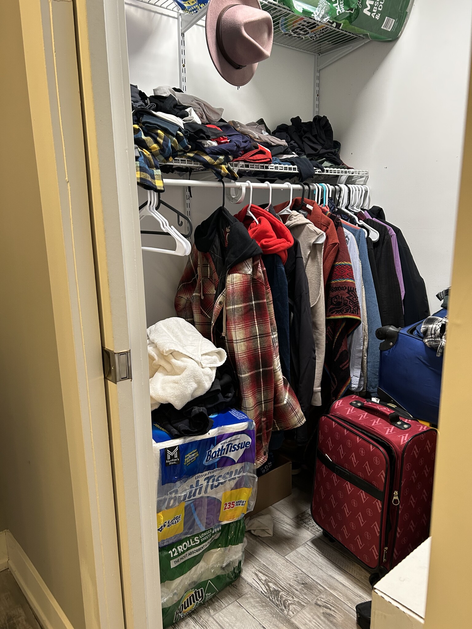 Closet - 2019 N Sawyer Ave