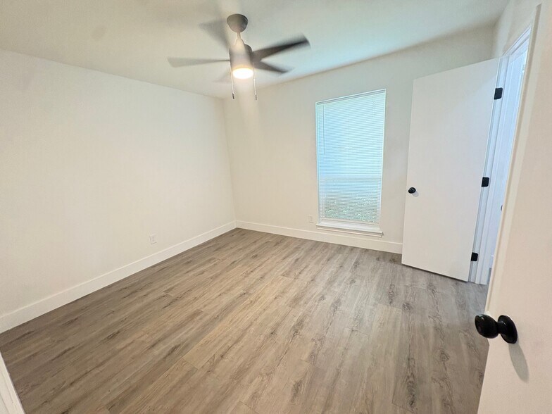 Building Photo - 3802 Roan Cir