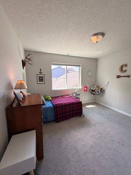 Building Photo - 7193 SE Cheryl Ct