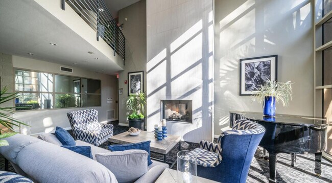 Building Photo - 1701 E Colter St