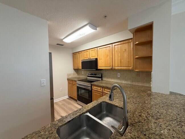 Building Photo - 2052 Alta Meadows Ln